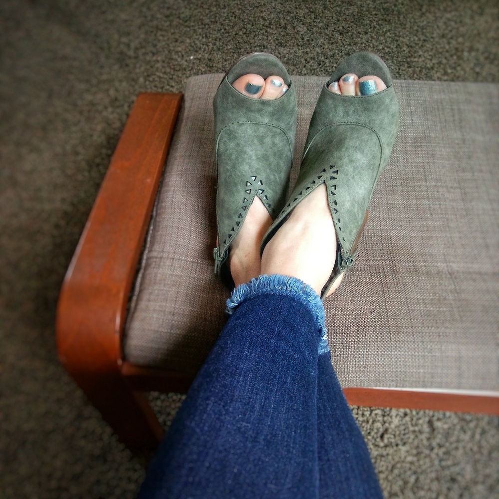 EUC women's shoes with laser cut detail